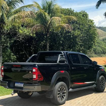TOYOTA HILUX 2.8 D-4D TURBO DIESEL CD GR-S 4X4 AUTOMÁTICO